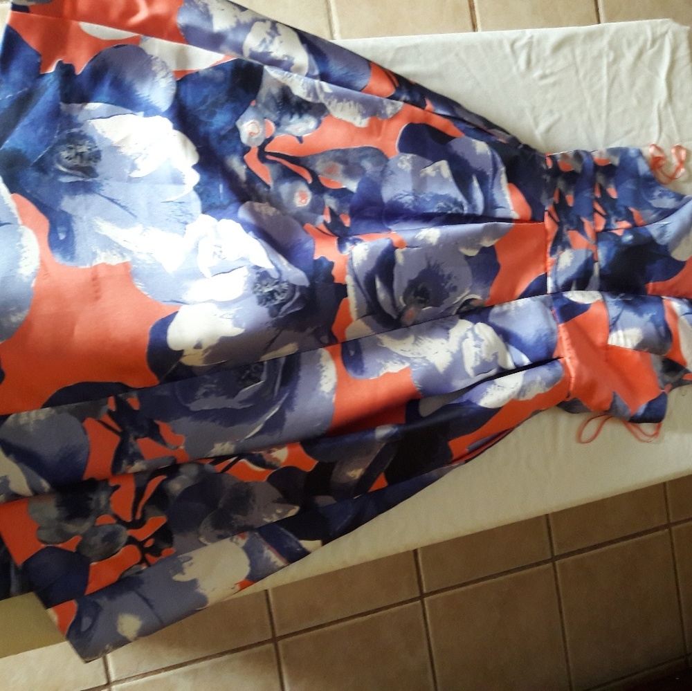 Dress - Picture 4 of 6